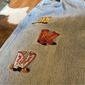 VINTAGE cowgirl / cowboy boot embroidered chabra jeans